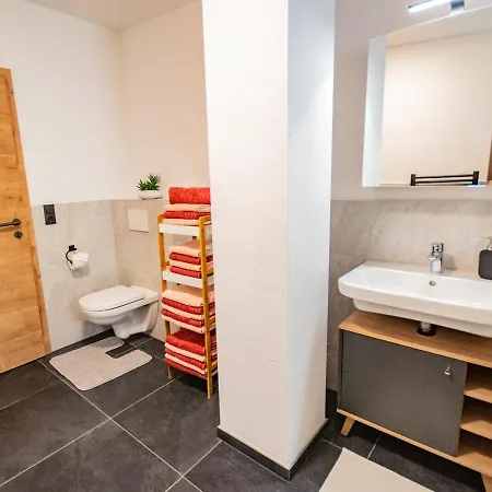 Jenewein Apartament *