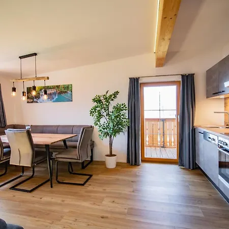 Jenewein Apartament *